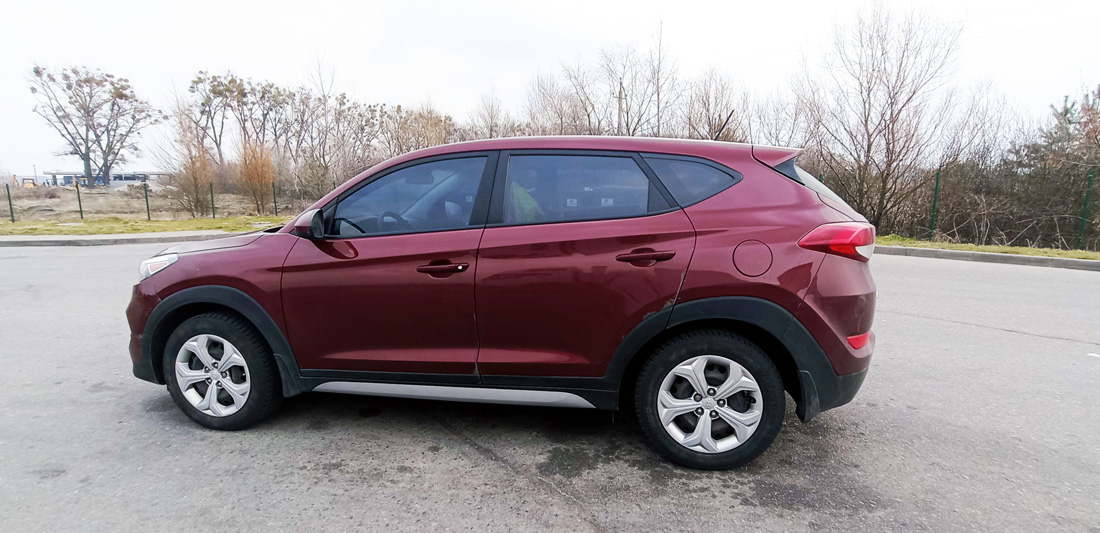 Hyundai Tucson в кольорі Стигла вишня