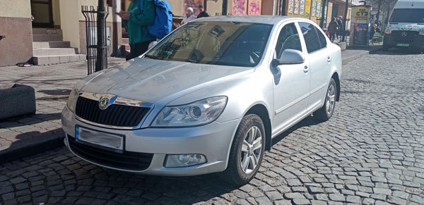 Автомобіль Skoda Octavia A5 з Польщі до України