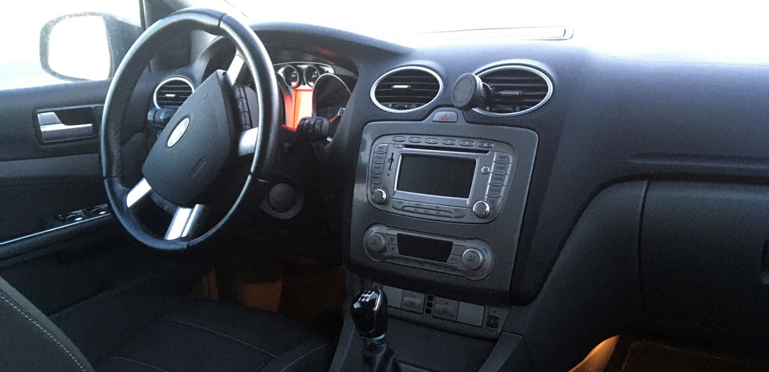 Салон Ford Focus: клімат-контроль, кнопка старт-стоп