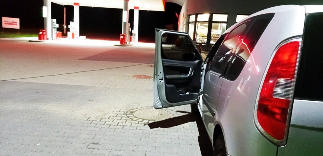 Skoda Roomster 2011 року дизель механіка у сріблястому кольорі
