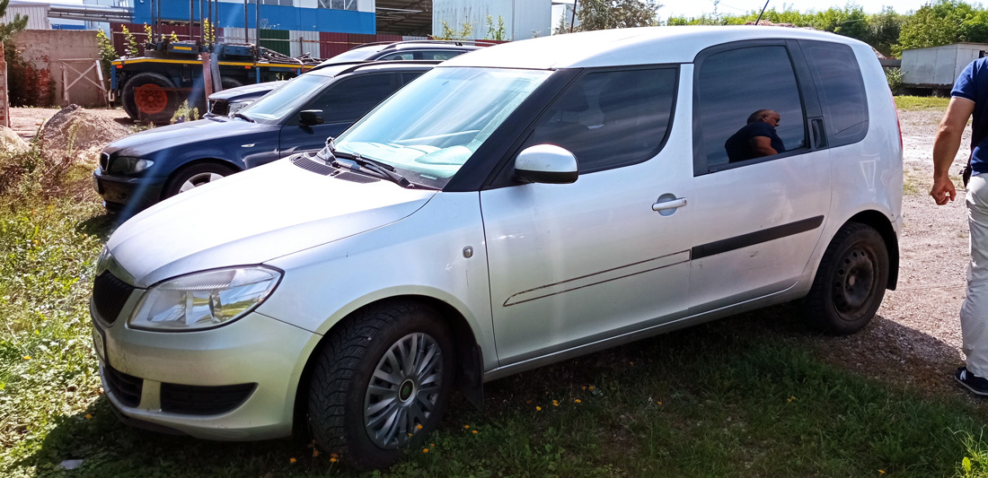 Skoda Roomster 2011 дизель механіка у сріблястому кольорі