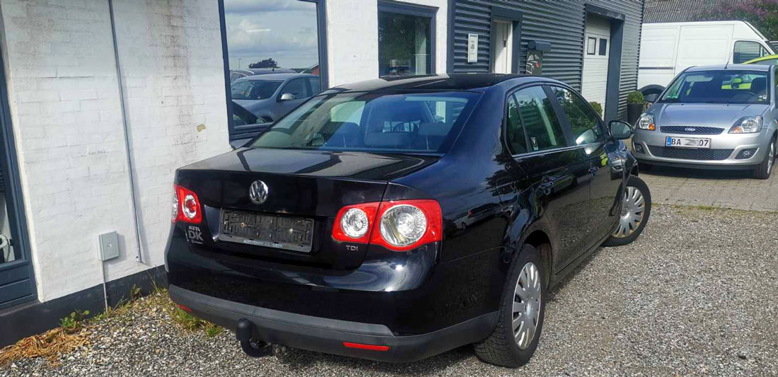 Volkswagen Jetta - авто з Європи - дилер в Данії